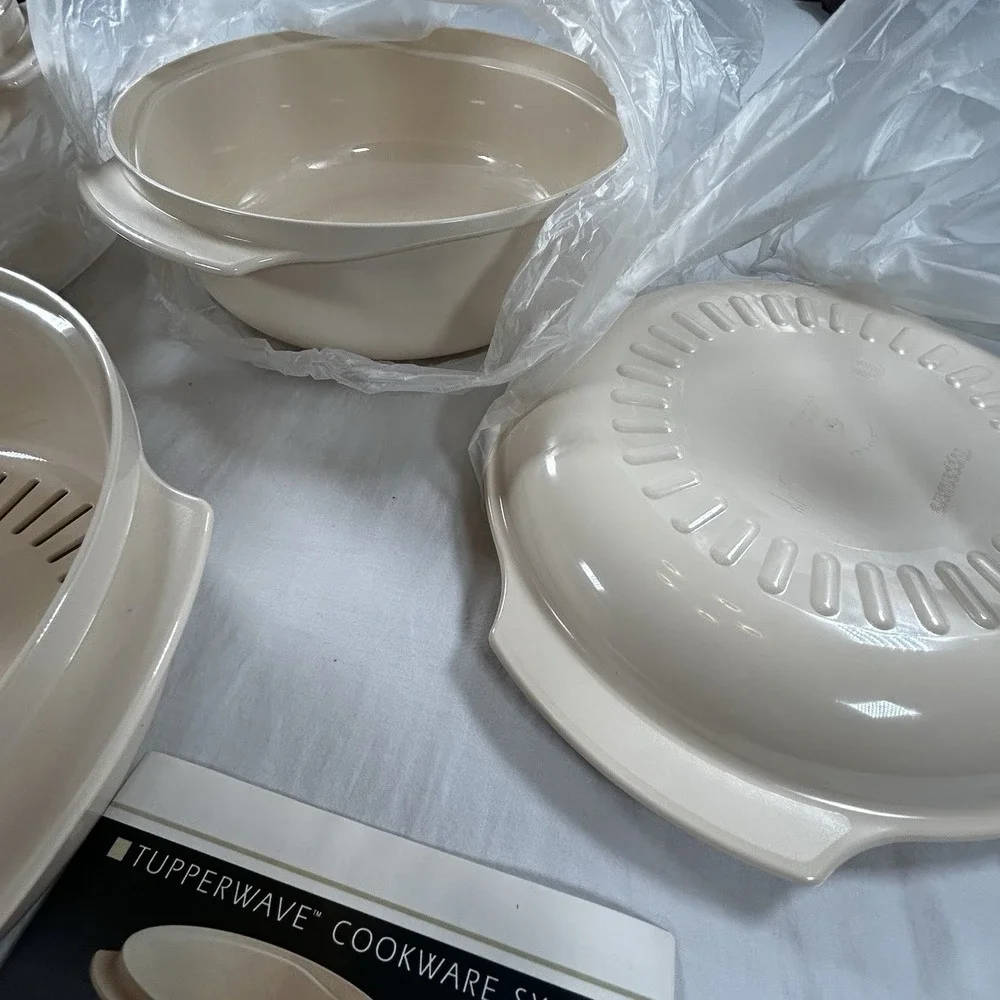 TUPPERWARE Cookware System Microwave 3 QT ,1 3/4 QT Stacking Cooker 1990 Almond